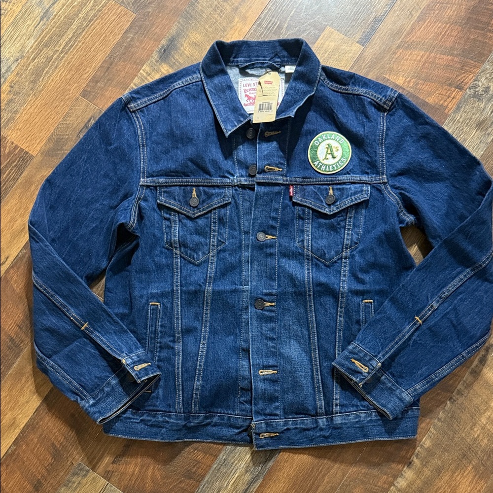 NWT Levi’s x MLB Oakland Athletics Denim Trucker Jacket - Men’s Large